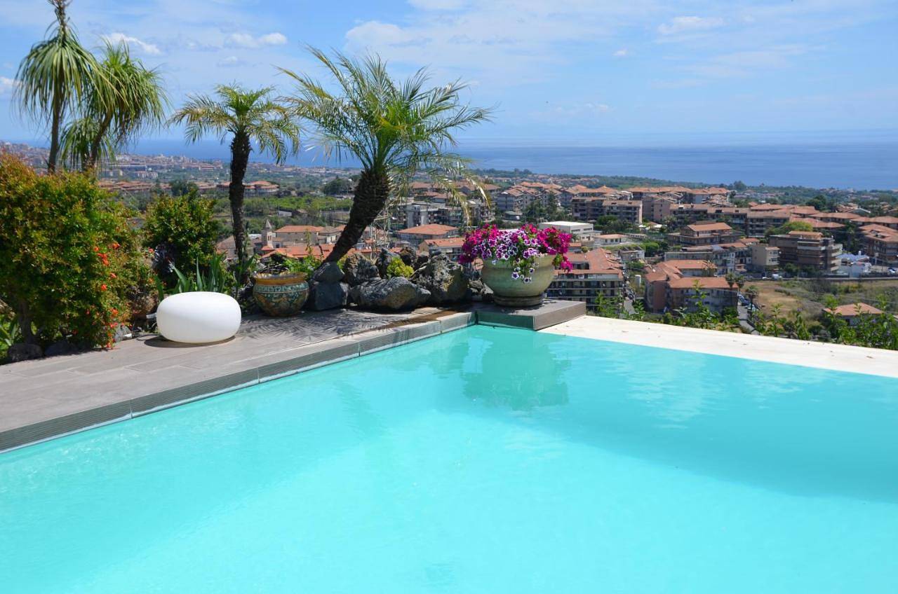 King Room with Pool View in Nizzeti, Valverde (Catania)