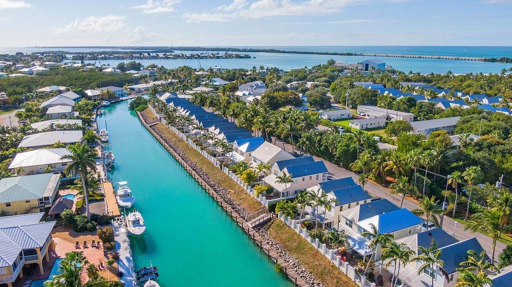 ★Newly remodeled tropical townhome★ Private plunge pool close to fun activities in Duck Key, Monroe County