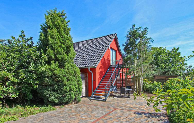 Ganze Ferienwohnung, Gemütliche Wohnung mit Terrasse, Parkplatz, TV, WLAN - Nähe Stadtzentrum & See in Grünow, Mecklenburg-Strelitz