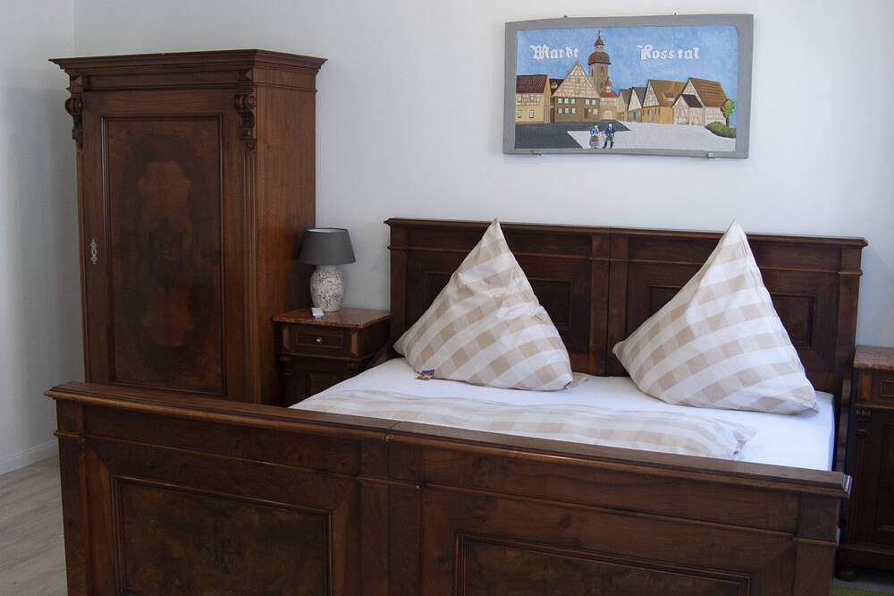 Ganze Wohnung, Stilvoll eingerichtetes Apartment (30m2) für 2 Personen in Roßtal, Romantische Straße