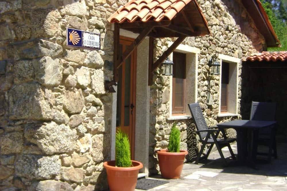 Galician Stone Cottage for 2 people in Curtis, La Coruña Province