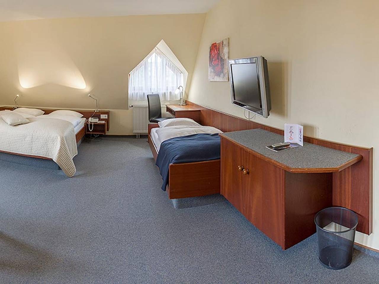 Landhaus Wolf - Dreibettzimmer in Schwäbisch Hall, Hohenlohe