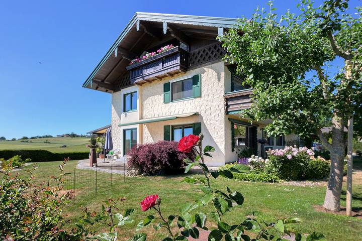 Ferienwohnung für 4 Personen, mit Balkon und Garten sowie Seeblick