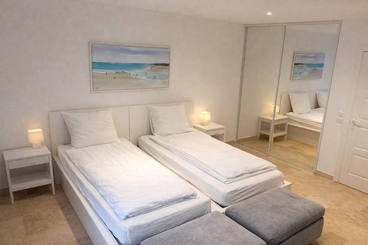 Apartamento de vacaciones para 3 personas, con vistas y jardín además de balcón y piscina - 1