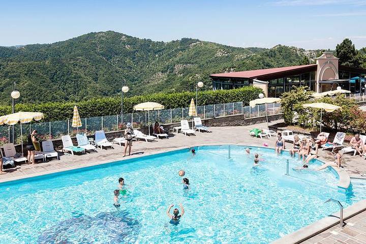 Ferieleilighet for 5 personer, med hage og terrasse i tillegg til badebasseng - 1