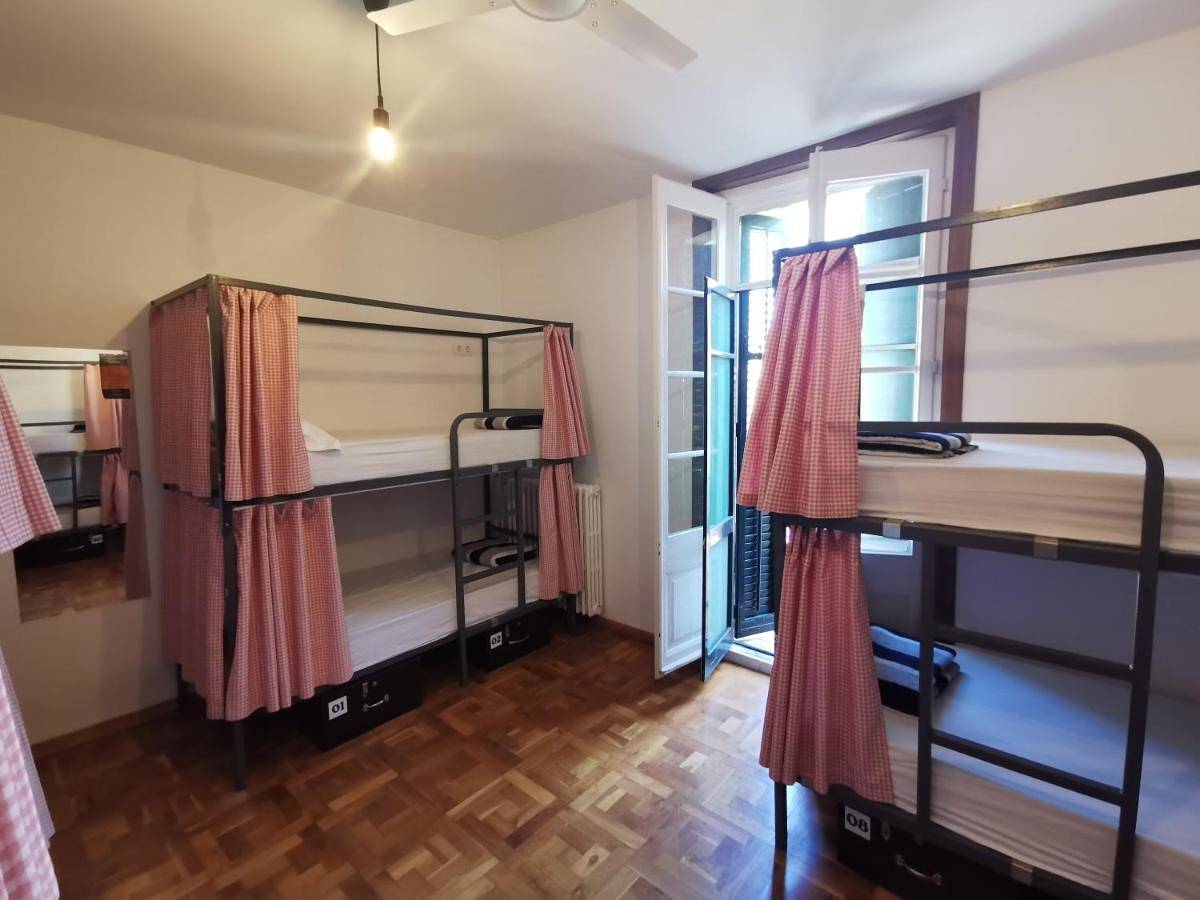 Mucha Masia Hostel Rural Urba in El Prat de Llobregat, Bajo Llobregat