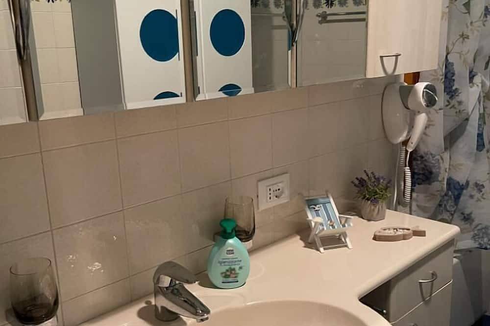 Ganze Wohnung, Apartment in Residence in Stresa Borromeo Islands view, private garden and Park in Stresa, Comune di Stresa