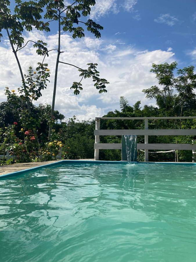 Casas e apartamentos de temporada para 20 pessoas, com piscina e vista para o lago e ainda vista and jardim em Itaboraí