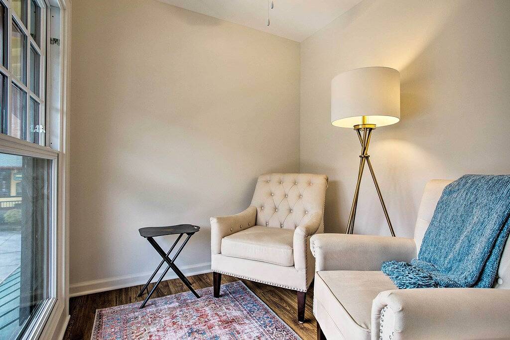 Ganze Wohnung, Neu! Ideal gelegenes Saluda Apartment in der Main Street! in Saluda, Polk County NC