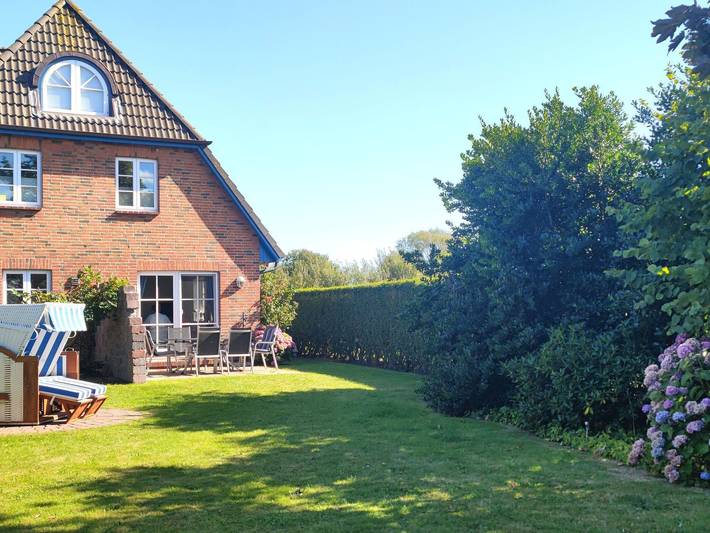 Ferienwohnung für 4 Personen, mit Terrasse und Garten in Oldsum