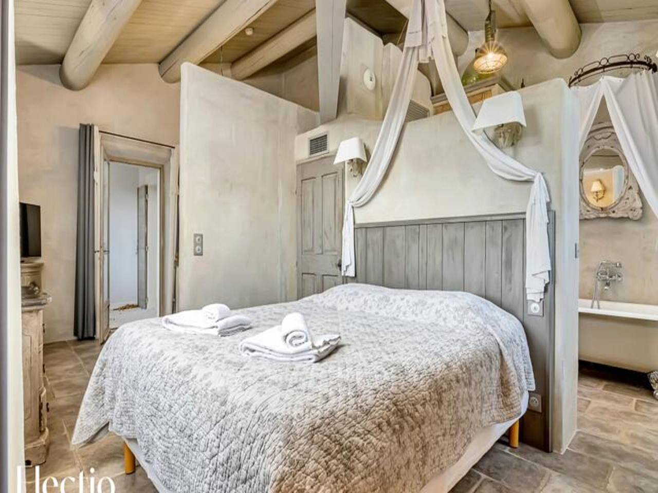 Appartement entier, Appartement à Oppède avec piscine chauffée in Oppède, Parc naturel régional du Luberon