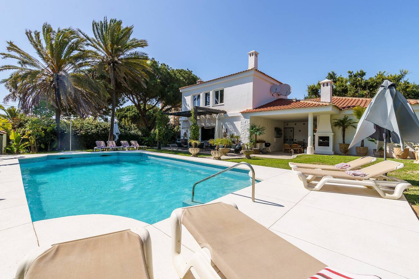 Golden Villa Luxury Pool Retreat & beach in Marbella East, Marbella