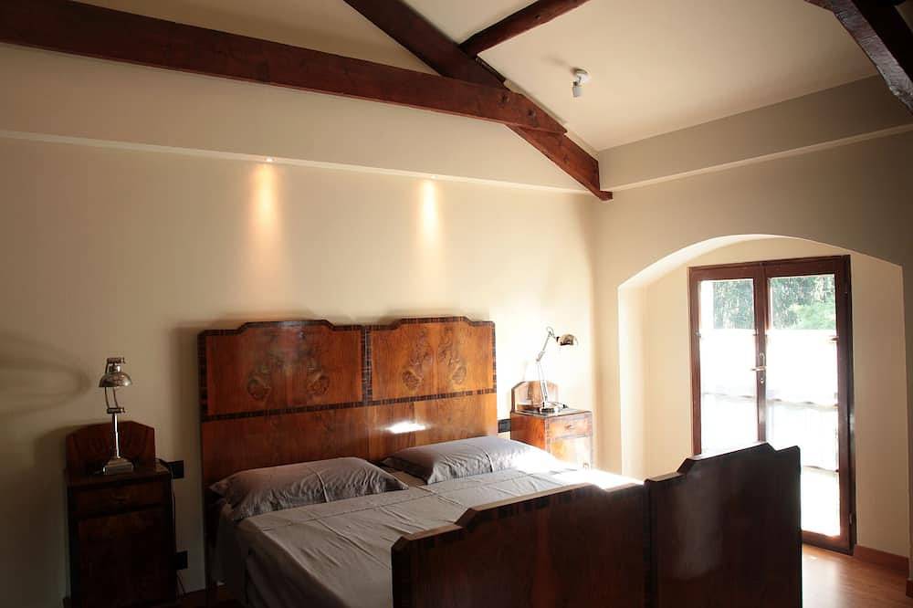 Villa Lucini 1886 \"La Dolcevita,\" Cottage 1. Near Lake Como & Milan. Tank Pool! in Olgiate Molgora, Brianza