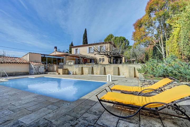 Location de vacances pour 8 personnes, avec jardin ainsi que piscine et terrasse, animaux acceptés à La Bastide-des-Jourdans