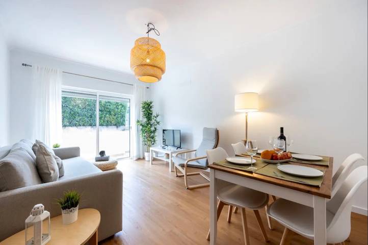 Casa de vacaciones 'Casa Cláudia - Cond Atalaia' con piscina compartida, terraza privada y Wi-Fi in Santa Maria, São Gonçalo de Lagos