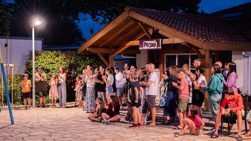 Wohnwagen für 10 Personen, mit Terrasse und Pool in Aquitanien - 2