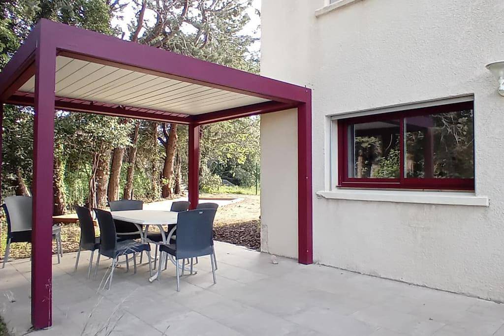 Four-Bedroom House in Langlade, Région de Nîmes