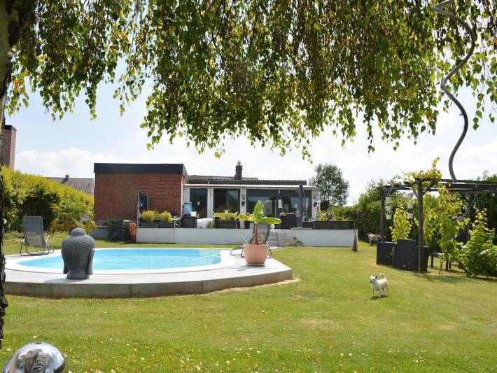 Cottage pour 7 personnes, avec piscine ainsi que terrasse et jardin dans Blaregnies