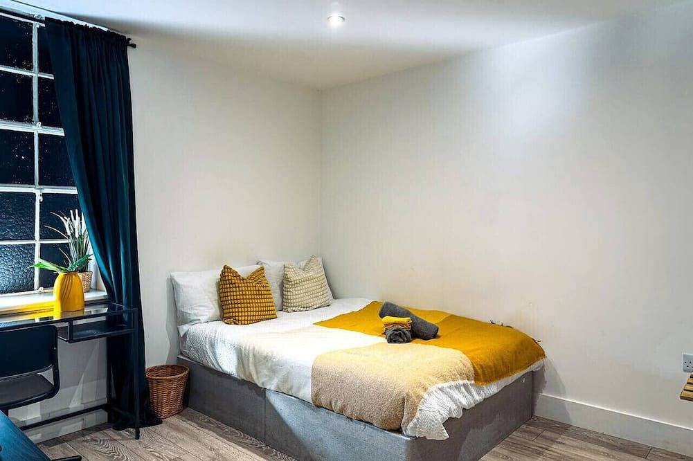 Apartamento entero, Charming 1-Bed Flat | Steps from Maidstone High St in Kent