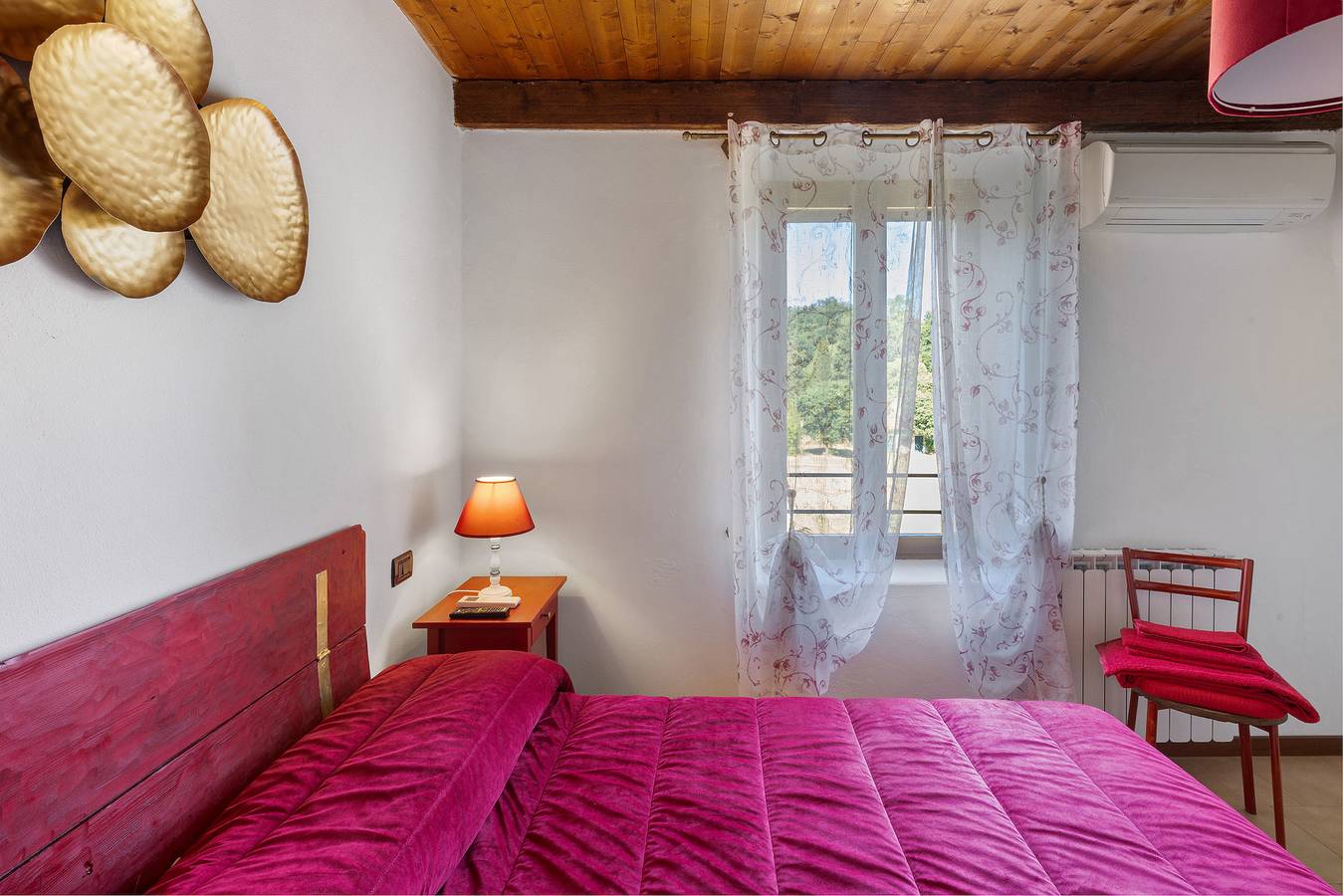 Room 'Fuoco' with Shared Garden, Wi-Fi and Air Conditioning in Valeggio sul Mincio, Verona Province