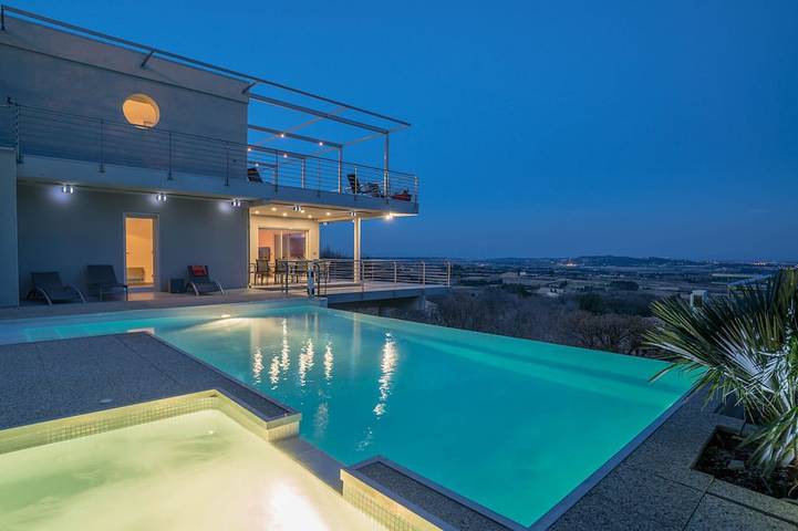 Villa pour 12 personnes, avec Balcon ainsi que Jacuzzi et Jardin