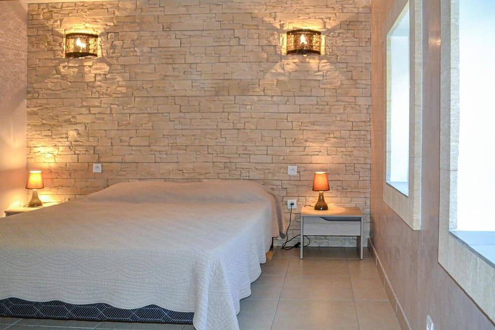 1 bedroom nice home in Lolme in Lolme, Périgord Pourpre