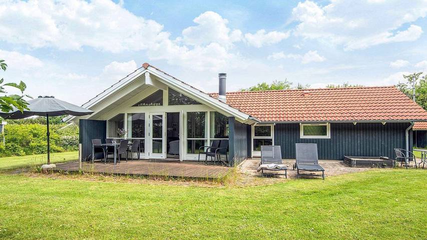 Ferieudlejning for 7 personer, med jacuzzi og terrasse samt sauna i Bork Havn