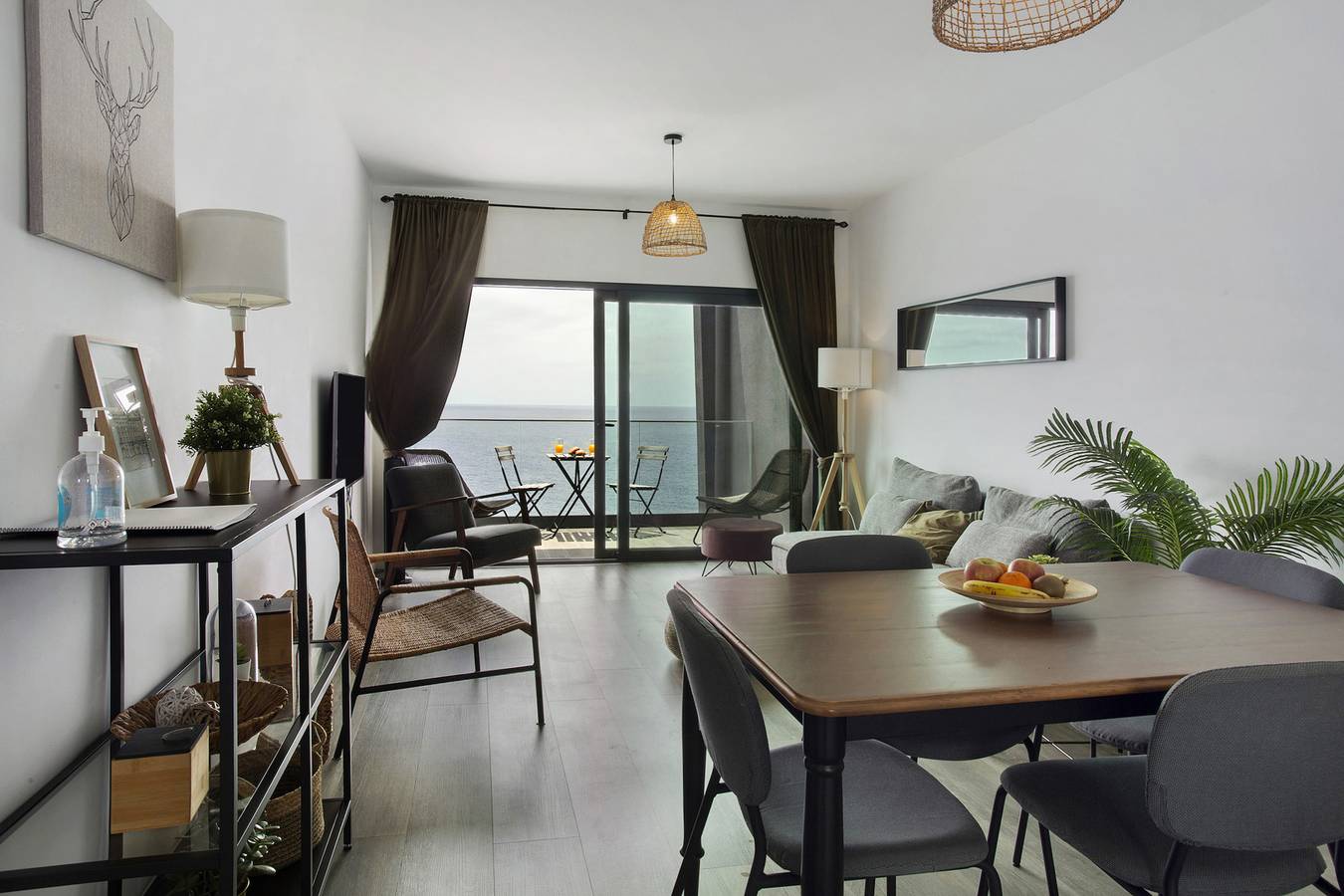 Appartement entier, Appartement 'Ocean Cliff' avec vue sur mer, balcon et Wi-Fi in Gaula, Île de Madère