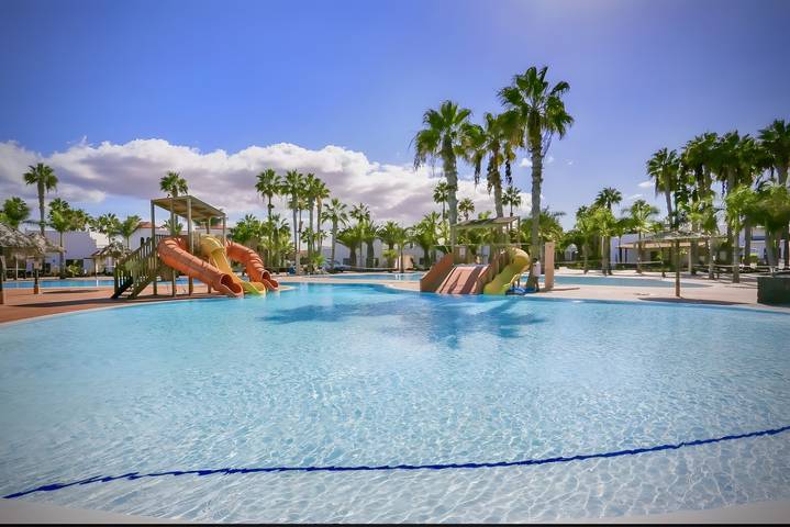Geheel appartement, Coral Bliss Appartement met Gedeeld Zwembad, Privéterras en Wi-Fi in Corralejo, La Oliva