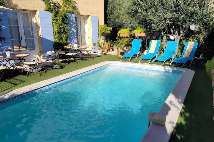 Location de vacances pour 4 personnes, avec jardin et piscine à Roquebrune-sur-Argens