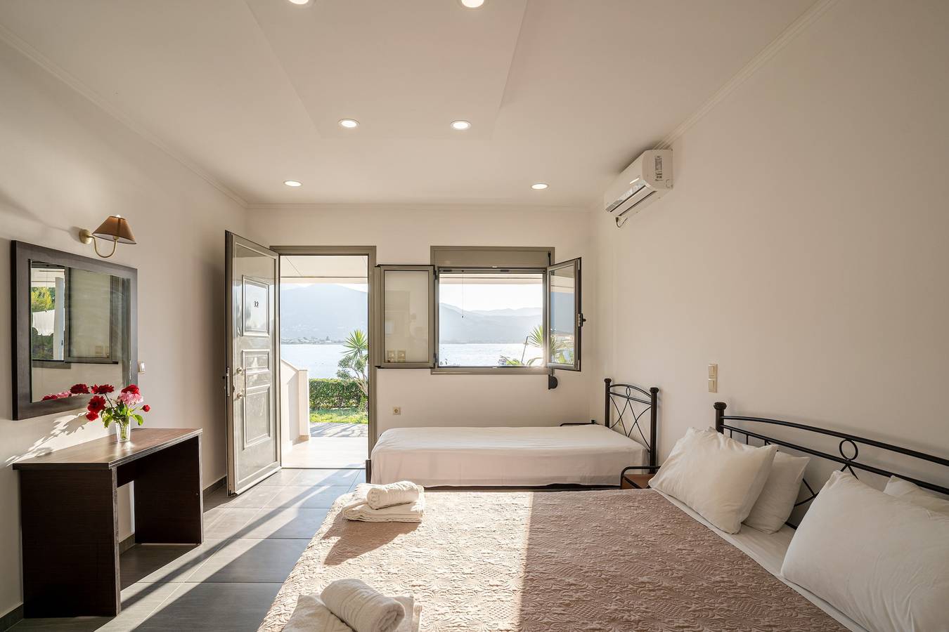 Beach House Apartment By The Sea 1 – Meerblick, Wlan & Klimaanlage in Alykanas, Alykes