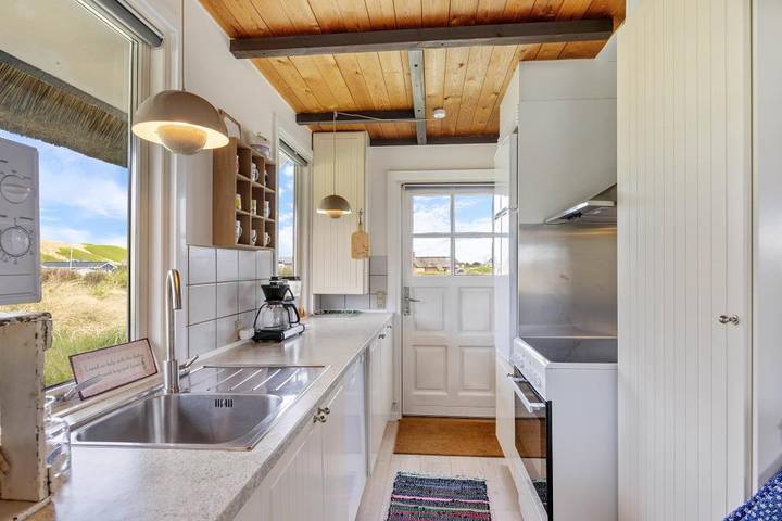 Reetgedecktes Ferienhaus mit Whirlpool und Sauna in Årgab, Holmsland Klit