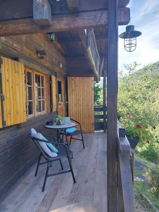 Location de vacances pour 2 personnes, avec Terrasse ainsi que Jardin et Vue à Saint-Sauveur-de-Montagut - 4