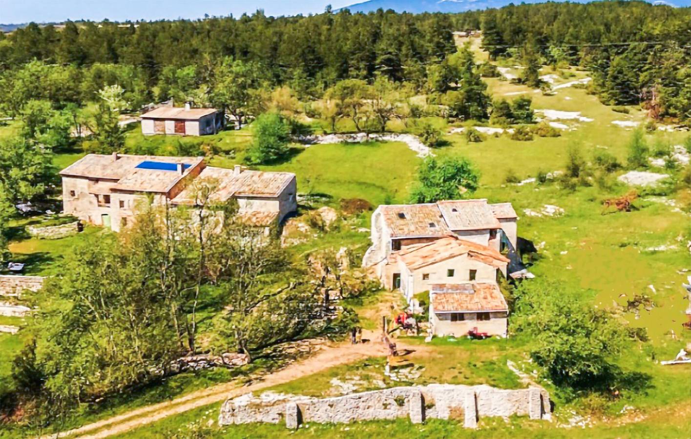 Geräumige 250 m² große Wohnung mit Pool, Garten und WLAN-Zugang in Sault, Parc naturel régional du Mont-Ventoux