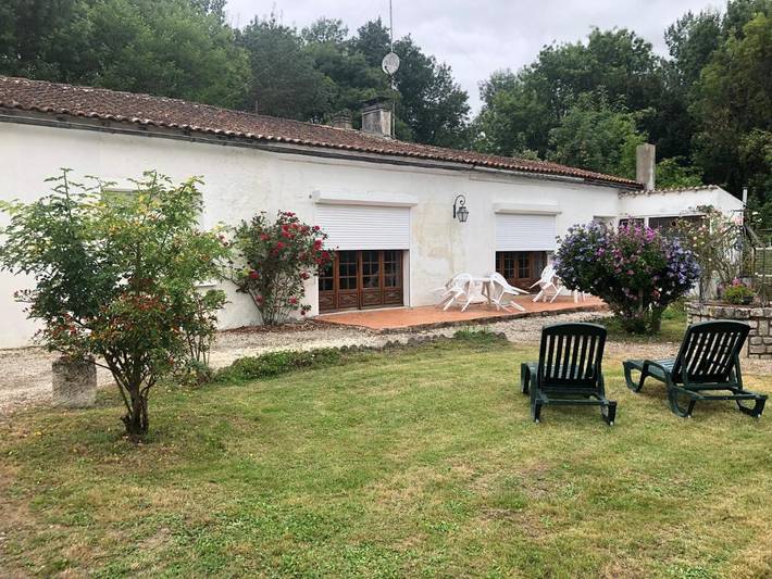 Gîte pour 10 personnes, avec jardin à Mesnac