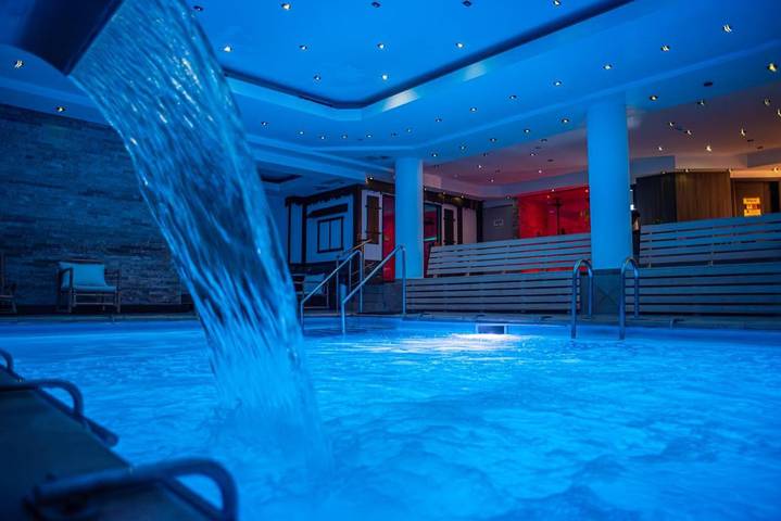 Hôtel pour 3 personnes, avec piscine et jacuzzi ainsi que jardin et sauna à Sinaia - 3