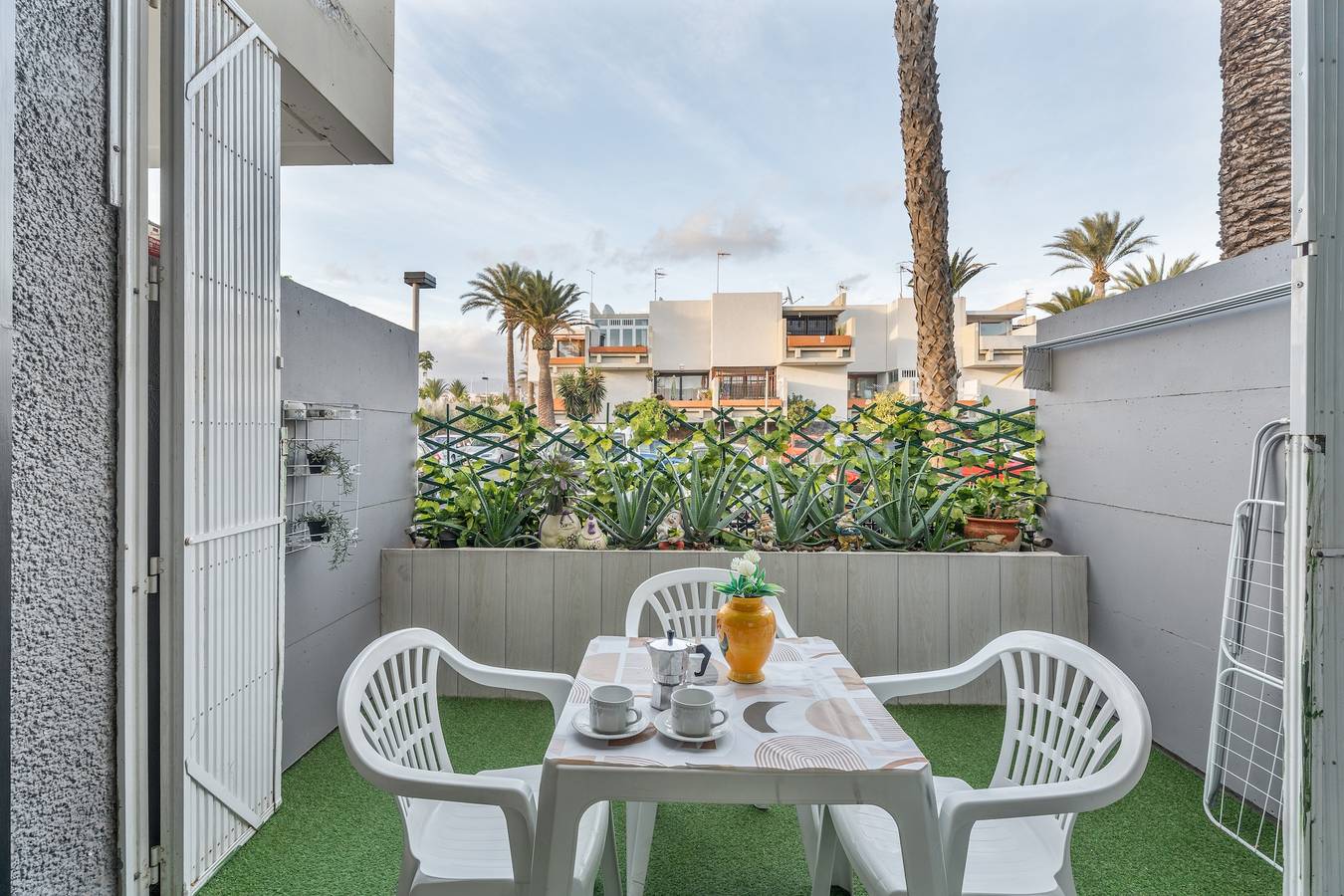 Ferienhaus 'Summer Terrace Paradise' mit Bergblick, Gemeinschaftspool und Wlan in Costa del Silencio, Arona