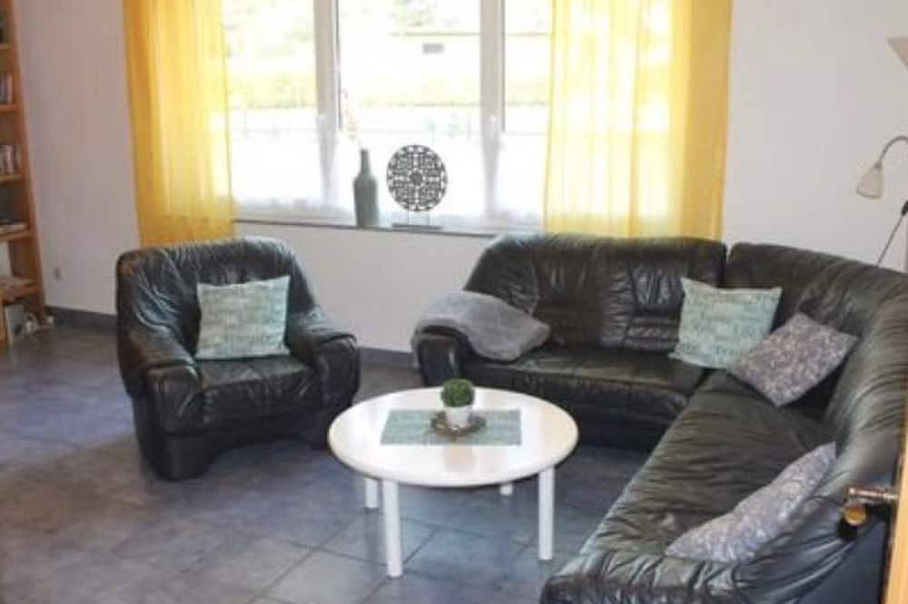 Ganze Wohnung, Appartement mit Garten, Grill und Terrasse in Parey (Brandenburg), Havelaue