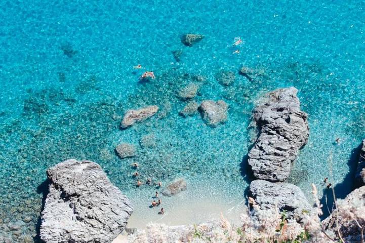 Location de vacances pour 8 personnes, avec terrasse et jardin dans Marina di Davoli - 2