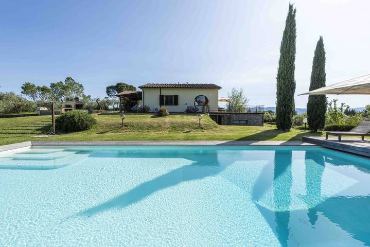 Villa per 10 persone, con Balcone/Terrazza e Giardino nonché Piscina a Montevarchi