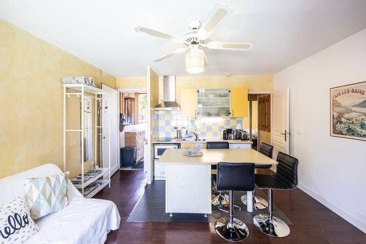 Gîte pour 4 personnes, avec Jacuzzi et Jardin ainsi que Sauna et Vue sur le lac à Brison-Saint-Innocent - 3
