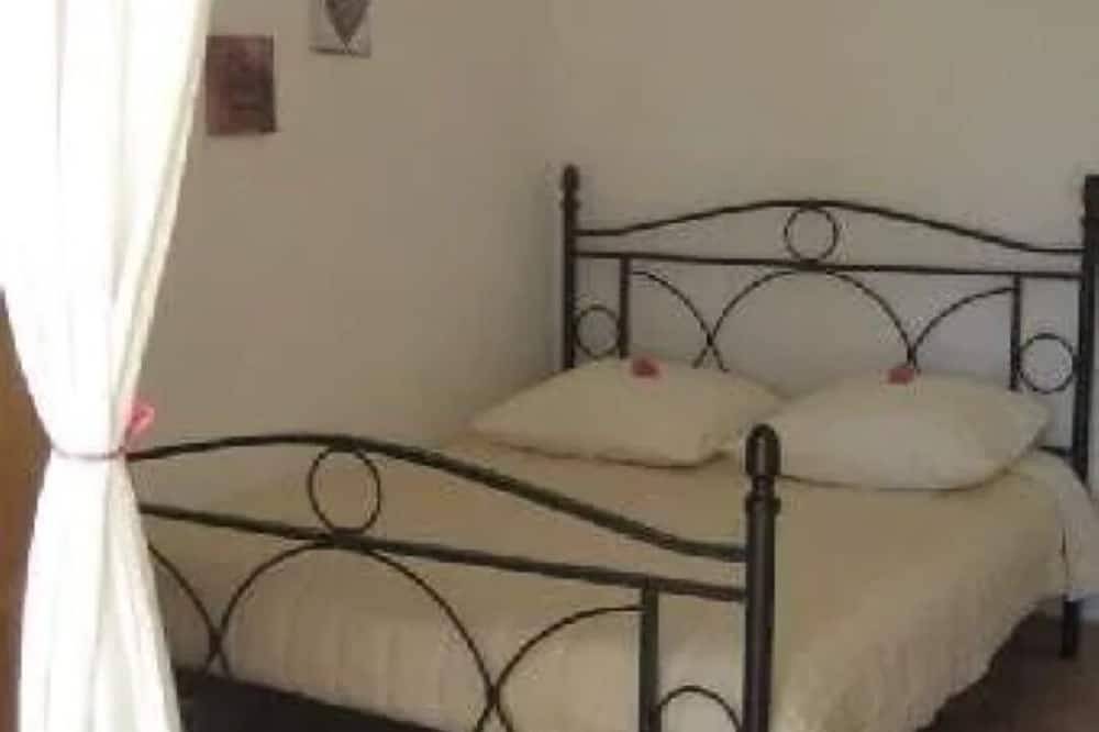 Standing Villa (independent ground floor) + swimming pool / Cavalaire / Air conditioning. Prox St-Tropez. Ideal Family in Cavalaire-sur-Mer, Côte méditerranéenne (France)
