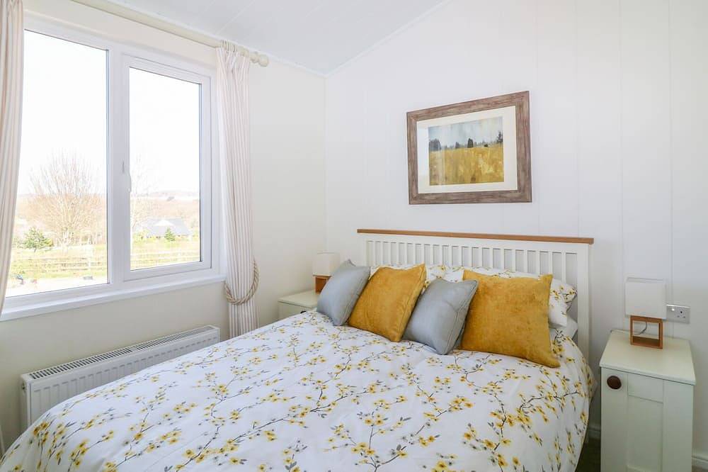 Beech Lodge, pet friendly, country holiday cottage in Newton Abbot in Teigngrace, Devon