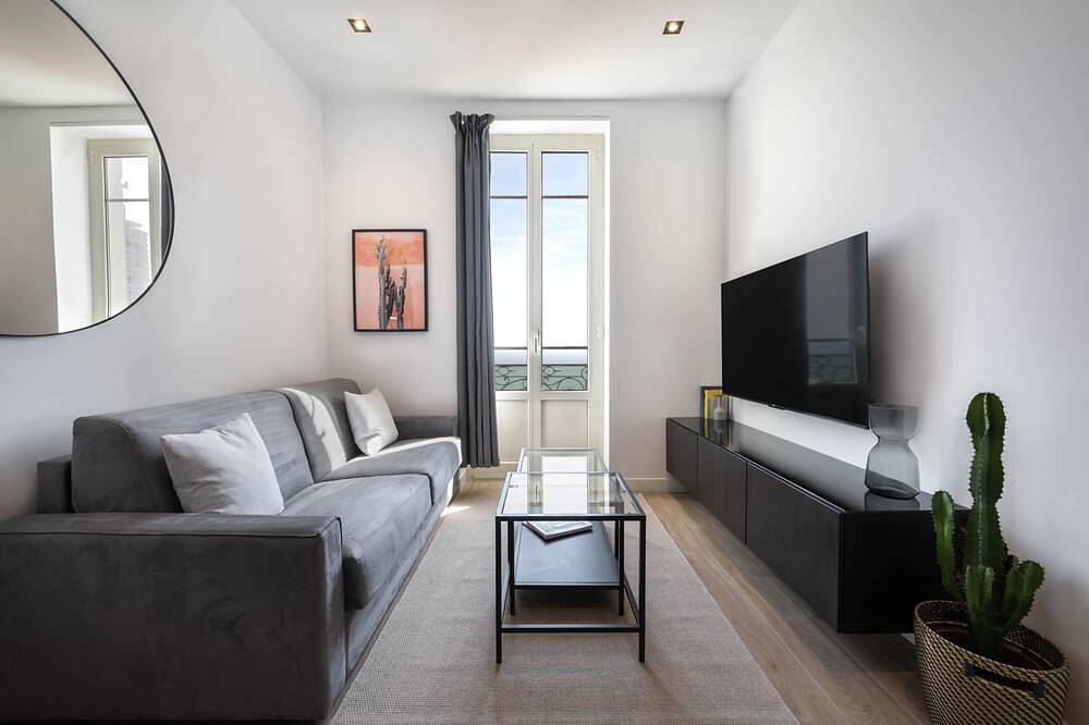 Entire apartment, Sea View Monaco New Apartment 2 Beds with Balcony in Beausoleil, Nice region