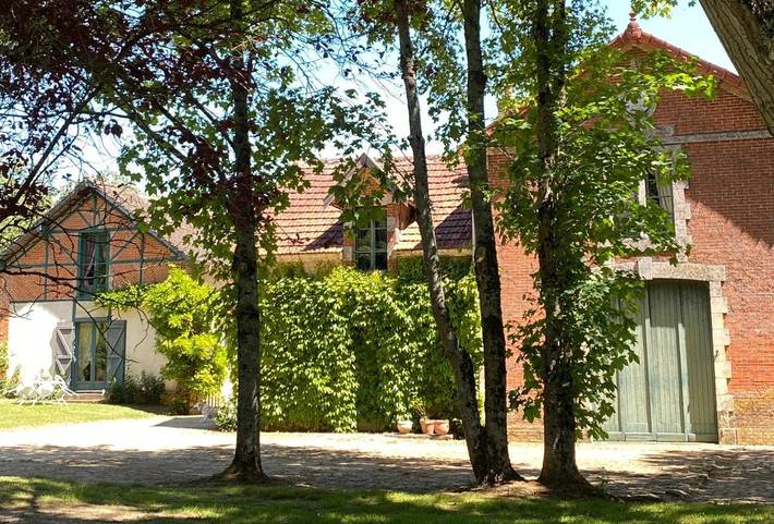 Location de vacances pour 6 personnes, avec vue ainsi que piscine et jardin à Yvré-l'Évêque - 2