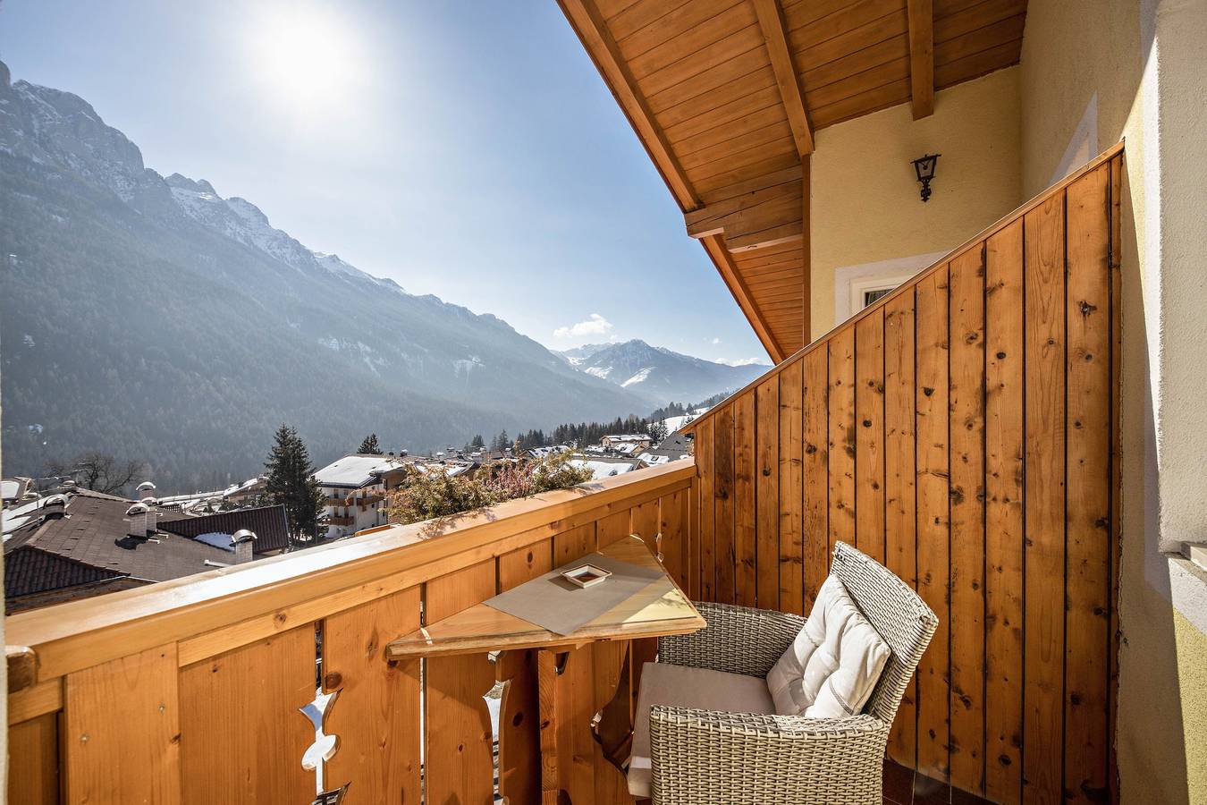 Entire apartment, Charming Apartment “Majon d’Aisciuda Sella” with Mountain View in San Giovanni di Fassa, Dolomiti Superski
