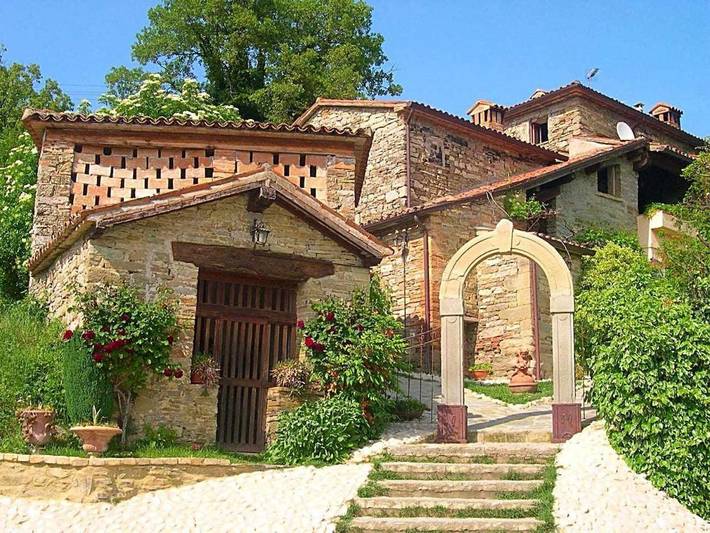 Agriturismo per 4 persone, con giardino e terrazza nonché piscina in Città di Castello (Italia)