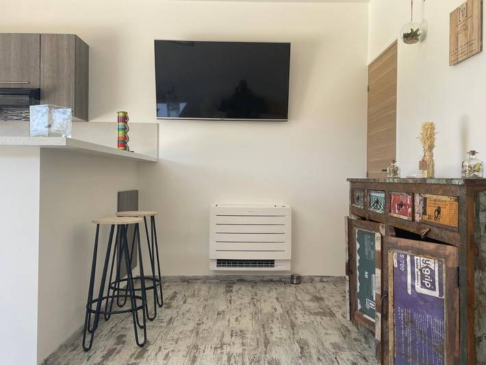 Location de vacances pour 2 personnes, avec piscine et terrasse ainsi que jardin et vue à Grambois - 3