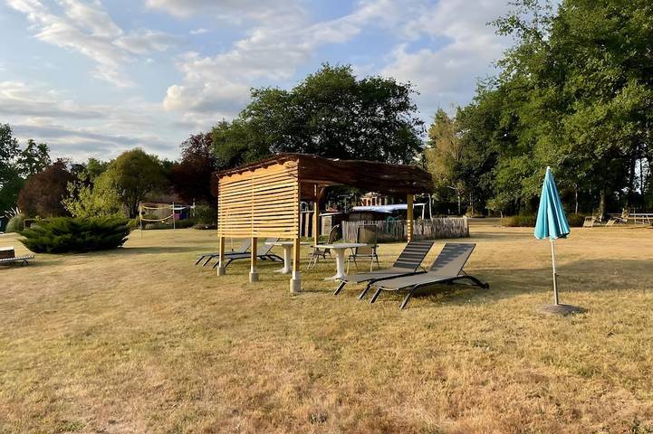 Location de vacances pour 4 personnes, avec Jacuzzi ainsi que Jardin et Piscine à Monfaucon