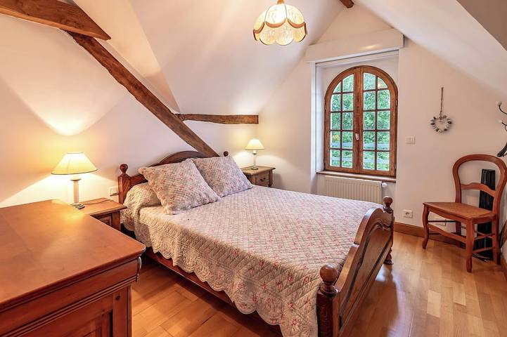 Location de vacances pour 12 personnes, avec piscine ainsi que terrasse et jardin à Saint-Geyrac - 2
